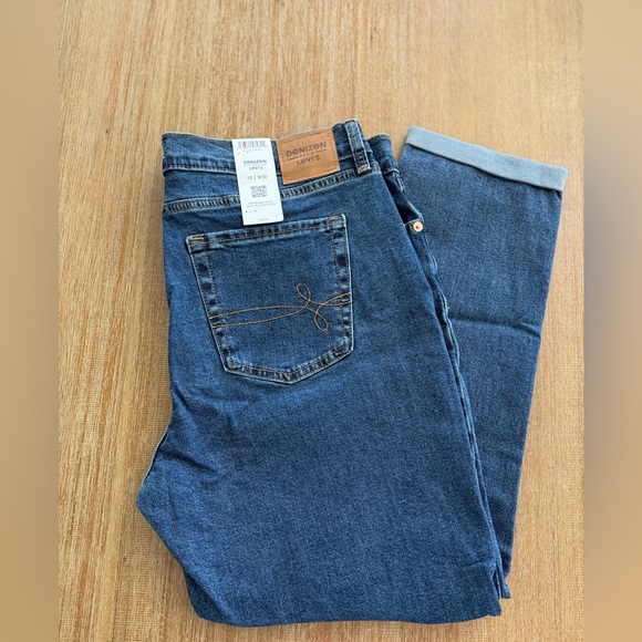 DENIZEN from Levi's Women's Mid-Rise Cropped Boyfriend Jeans - Splish Splash - Picture 4 of 5